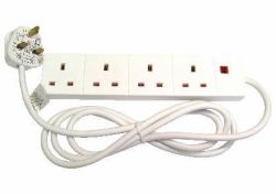 Cables Direct RB-02M04D Verlängerungskabel 2 m 4 AC-Ausgänge Indoor Weiß (CDL 2m 4 Gang UK Power Extension)