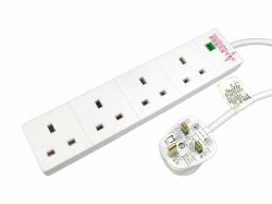 Cables Direct RB-05M04SPD Spannungsschutz 4 AC-Ausgänge 220-240 V Weiß 5 m (CDL 5m UK Power Extension -4 Ports)