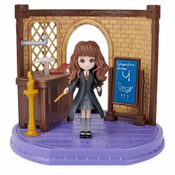 Wizarding World Harry Potter, Magical Minis Charms Classroom with Exclusive Hermione Granger Figure and Accessories, Kids Toys for Ages 5 and up (Spin Master WW Charms Classroom - 6061)